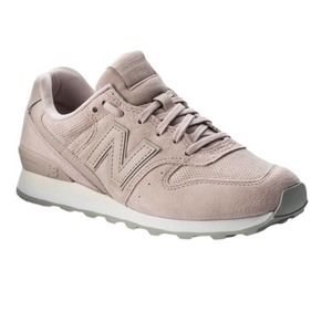 New Balance 696 Classic Sneaker (Oyster Pink)